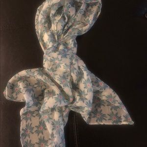 Youmi K scarf . New